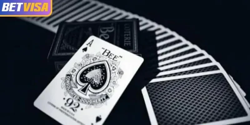 Cách nhận biết lá bài từ mặt sau bằng ánh sáng nhìn xuyên bài 